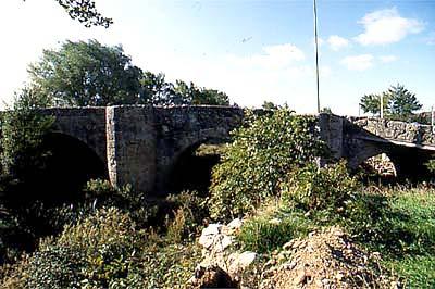 Puente medieval de Los Ausines